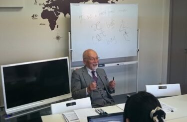 CA就活生・現役CA必見！「機内アナウンス英語」元NHK講師 東後勝明先生が語る。